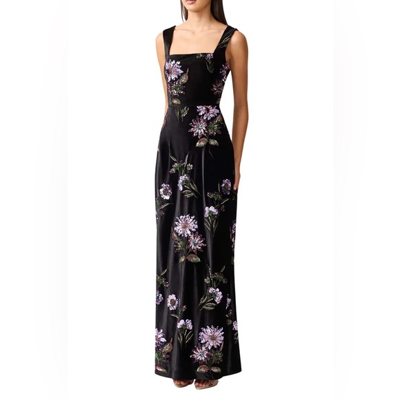 Elliatt Dresses & Skirts - NWT Elliatt black sequin floral velvet Cljo gown